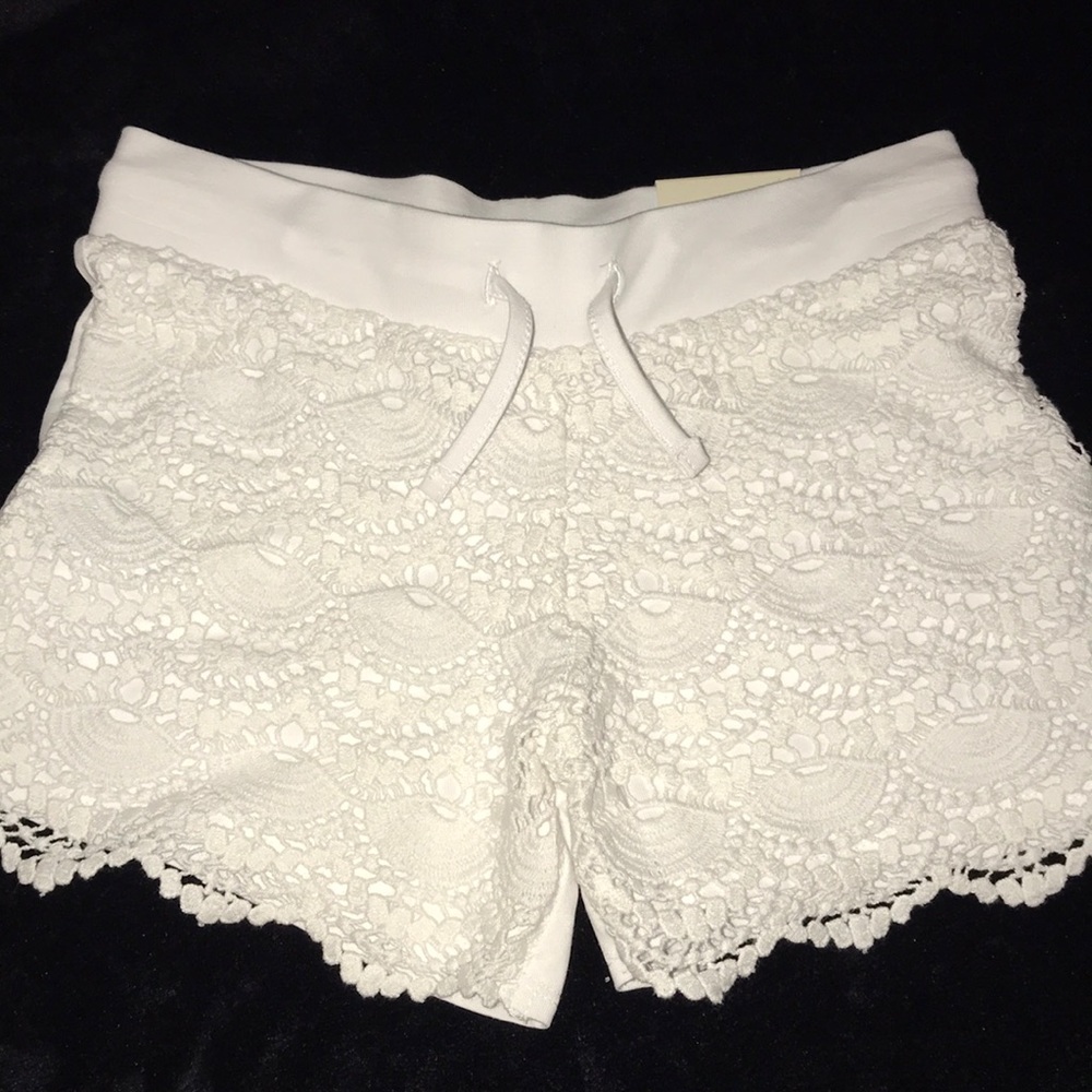 NWT Manguun White Lace front Shorts Size M